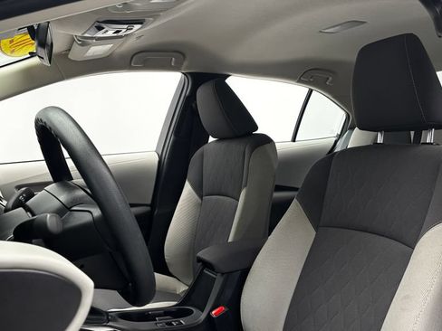 Used 2025 Toyota Corolla LE w/ LE Premium Package FWD image 10
