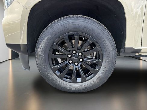 Used 2022 GMC Canyon Elevation w/ Elevation Premium Package AWD/4WD image 10