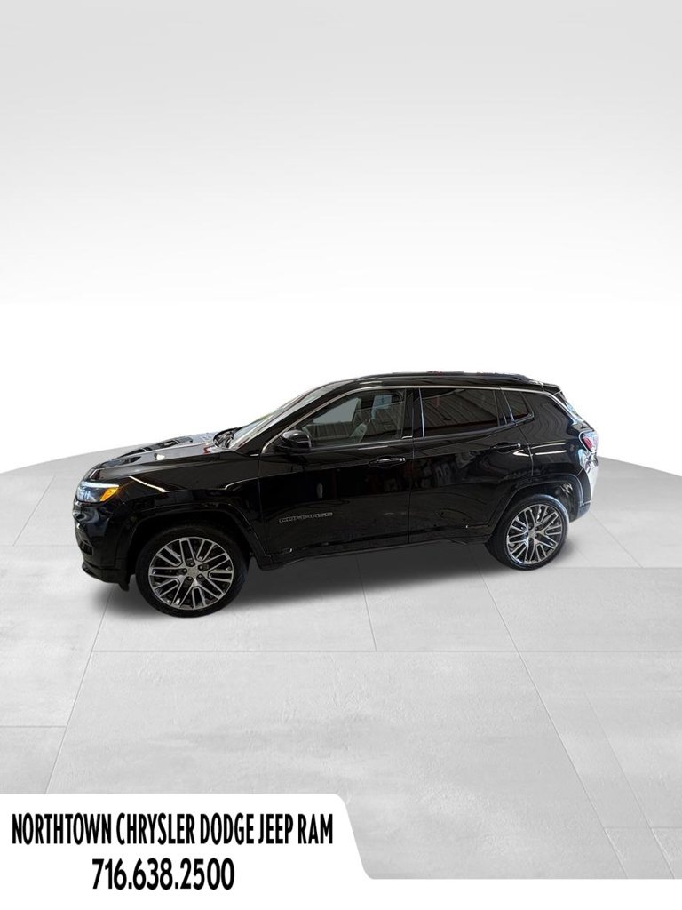Used 2024 Jeep Compass Limited w/ Elite Group AWD/4WD image 2