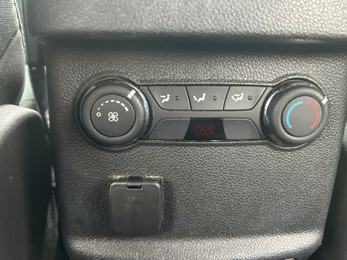 Used 2015 Ford Explorer XLT w/ Equipment Group 201A AWD/4WD image 18