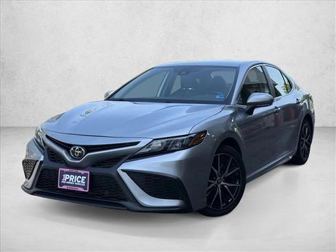 Used 2024 Toyota Camry SE FWD image 1
