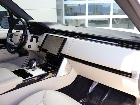 Certified 2025 Land Rover Range Rover Autobiography AWD/4WD image 31