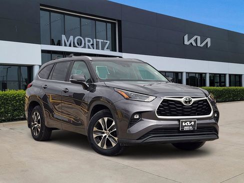 Used 2023 Toyota Highlander XLE image 1