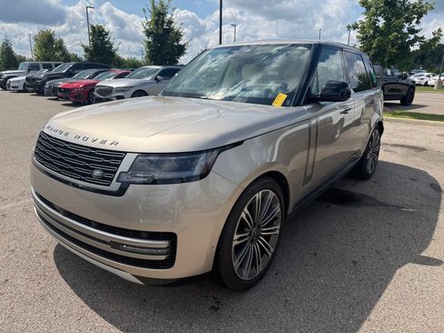 Used 2024 Land Rover Range Rover SE AWD/4WD image 1