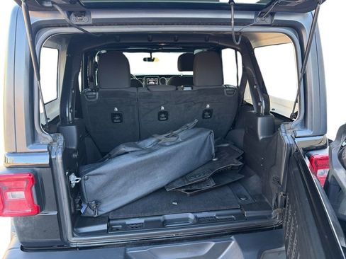 Used 2018 Jeep Wrangler Unlimited Sport S image 28