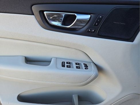 Certified 2023 Volvo XC60 B5 Ultimate image 23