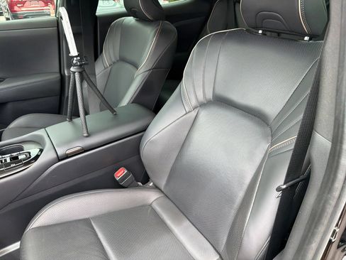 Used 2025 Toyota Crown AWD/4WD image 32