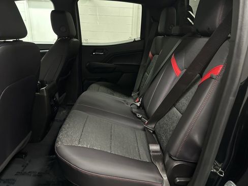 Used 2025 Chevrolet Colorado Z71 w/ Midnight Edition image 23