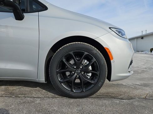 New 2026 Chrysler Pacifica Select image 14