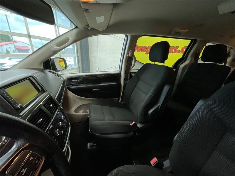 Used 2020 Dodge Grand Caravan SE FWD image 12
