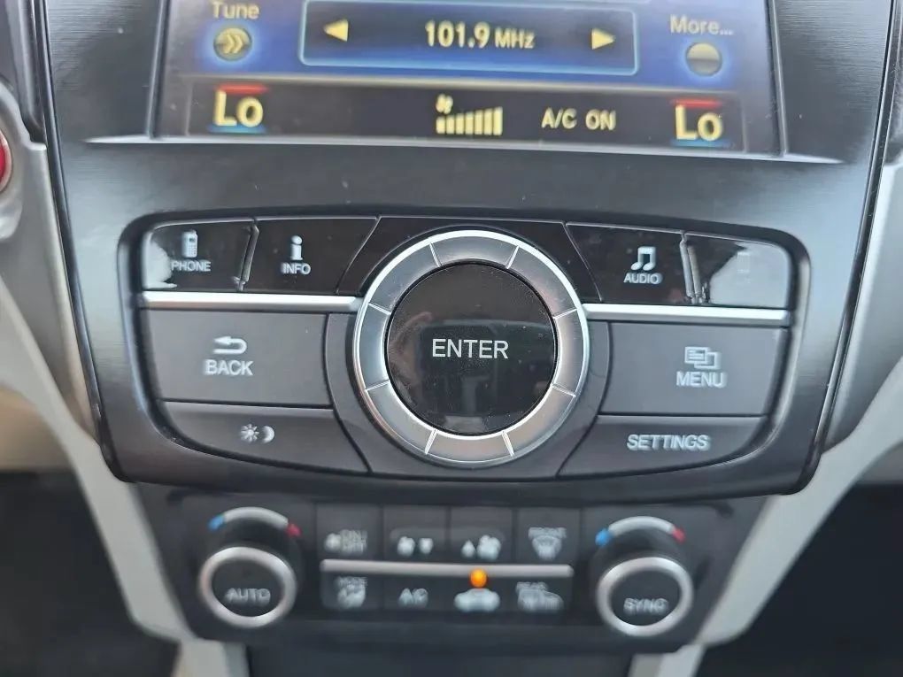 Used 2017 Acura ILX FWD image 32