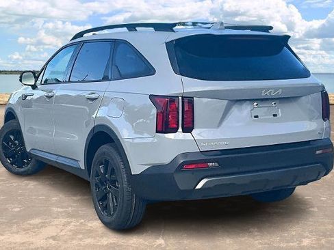 Used 2023 Kia Sorento S image 4