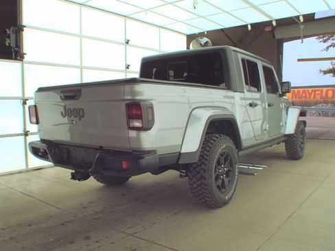 Used 2021 Jeep Gladiator Willys image 5