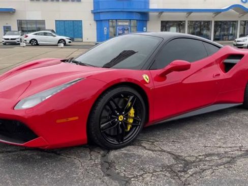 Used 2018 Ferrari 488 GTB image 4
