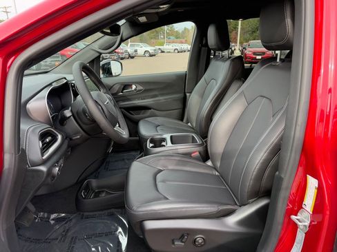 New 2026 Chrysler Pacifica Select image 10