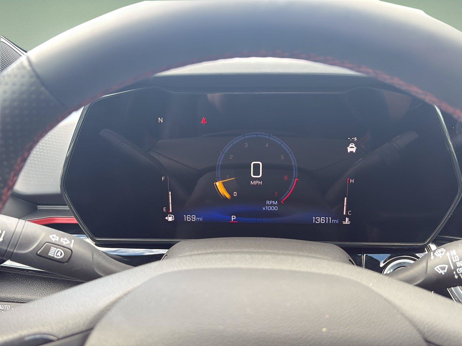 Used 2025 Chevrolet Trax RS FWD image 20