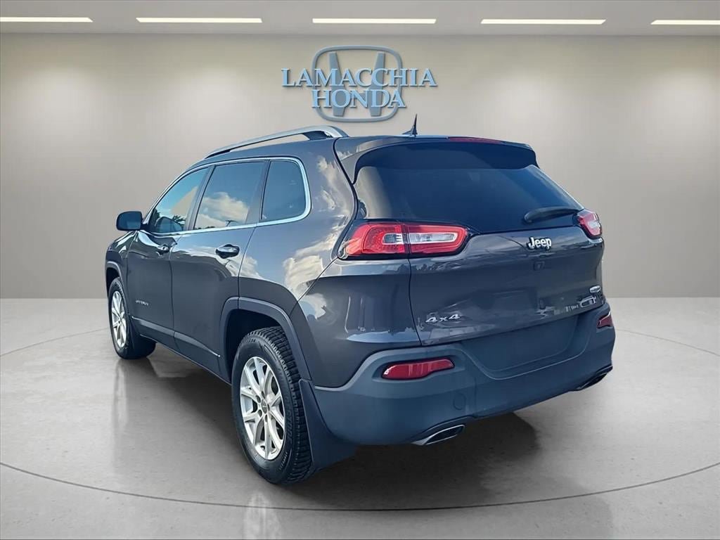 Used 2018 Jeep Cherokee Latitude Plus AWD/4WD image 3