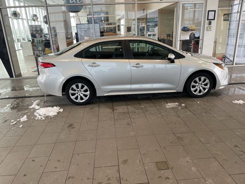 Used 2025 Toyota Corolla LE image 5