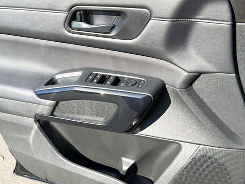 Used 2025 Nissan Pathfinder SV AWD/4WD image 24