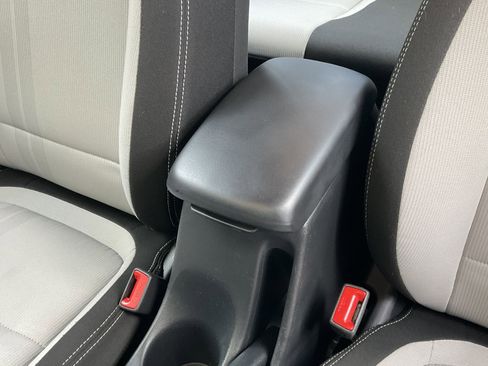 Used 2025 Hyundai Venue SEL FWD image 18