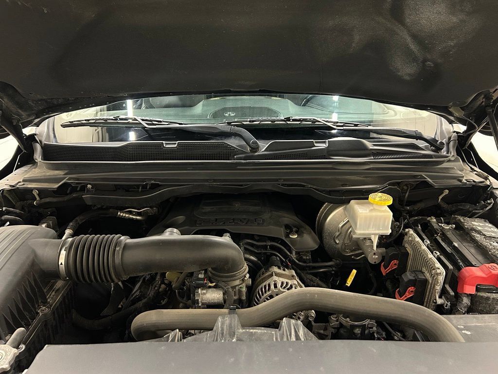 Used 2019 RAM 1500 Laramie AWD/4WD image 12