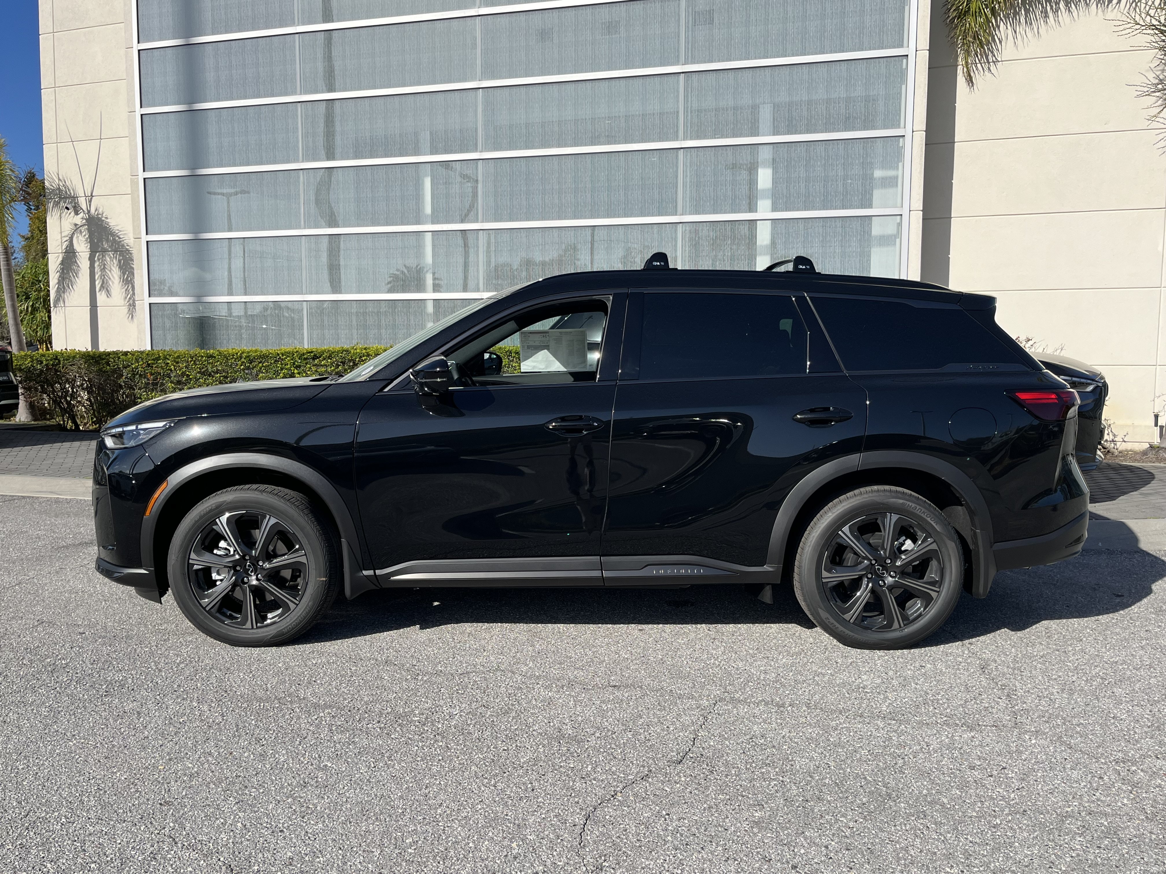 Used 2026 INFINITI QX60 Autograph w/ Dark Cargo Package AWD/4WD image 2