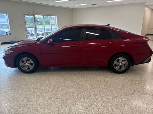 Used 2024 Hyundai Elantra SE FWD image 10