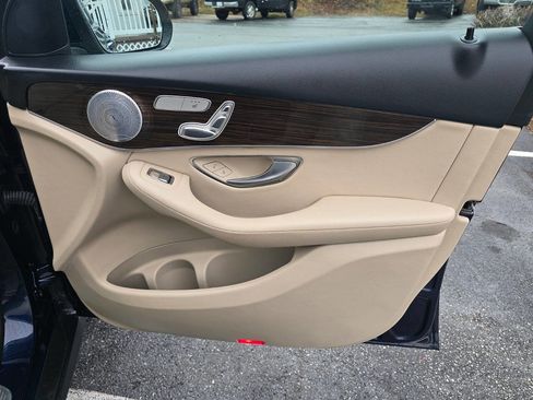 Used 2019 Mercedes-Benz GLC 300 4MATIC image 17