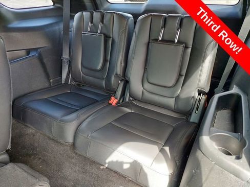 Used 2018 Ford Explorer XLT w/ Equipment Group 202A FWD image 14