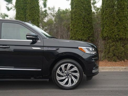 Used 2023 Lincoln Navigator Reserve w/ Equipment Group 201A image 10