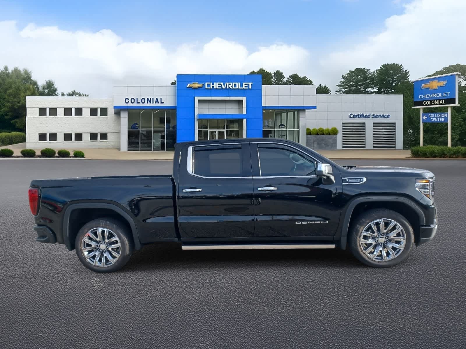 Used 2026 GMC Sierra 1500 Denali w/ Denali Reserve Package AWD/4WD image 3