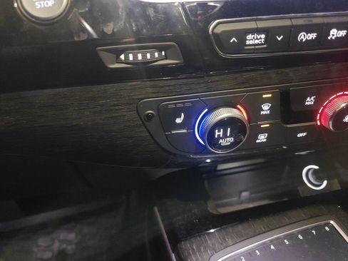 Used 2017 Audi Q7 3.0T Premium Plus w/ Premium Plus Package image 11