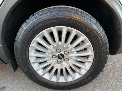 Used 2019 Lincoln Nautilus FWD image 10