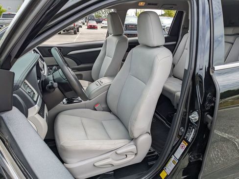 Used 2019 Toyota Highlander LE image 24