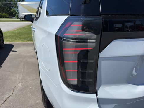New 2026 Chevrolet Tahoe High Country AWD/4WD image 15