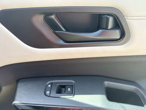 Used 2024 Nissan Pathfinder SV FWD image 15
