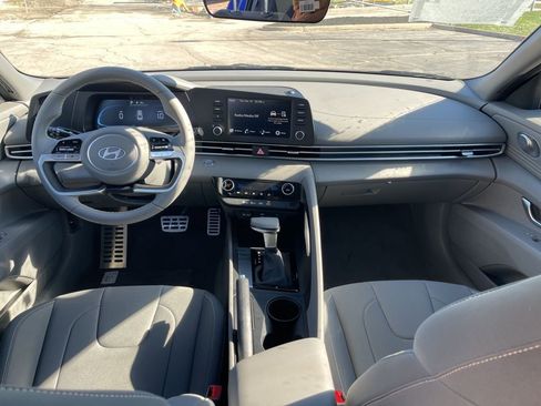 Used 2025 Hyundai Elantra Sport FWD image 13