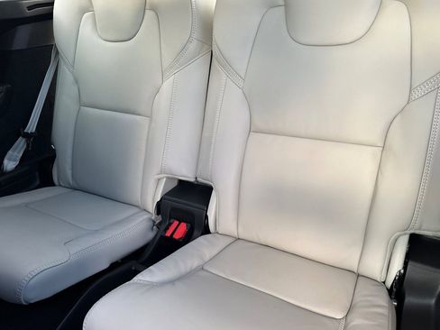 New 2026 Volvo XC90 T8 Ultra w/ Protection Package Premier AWD/4WD image 17