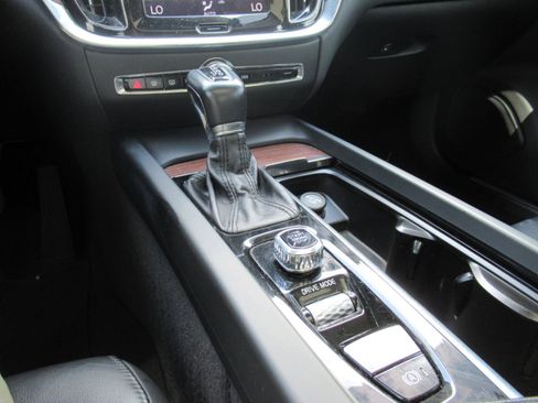 Used 2021 Volvo S60 T5 Momentum FWD image 26
