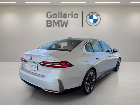 Certified 2024 BMW 530i w/ Premium Package image 7