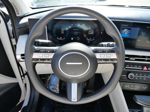 Certified 2025 Hyundai Tucson SE image 26