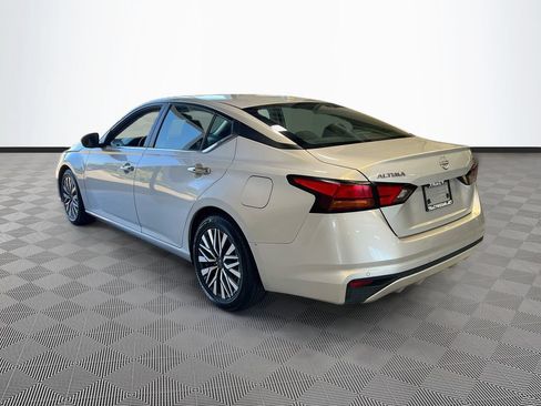 Used 2024 Nissan Altima 2.5 SV FWD image 5