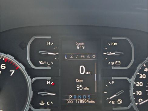 Used 2018 Toyota Tundra Limited w/ Limited Premium Package AWD/4WD image 9
