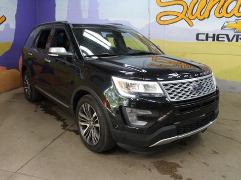 Used 2017 Ford Explorer Platinum AWD/4WD image 4