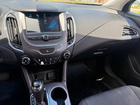 Used 2018 Chevrolet Cruze LT w/ Convenience Package FWD image 13