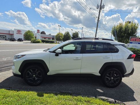 Used 2024 Toyota RAV4 Adventure AWD/4WD image 9