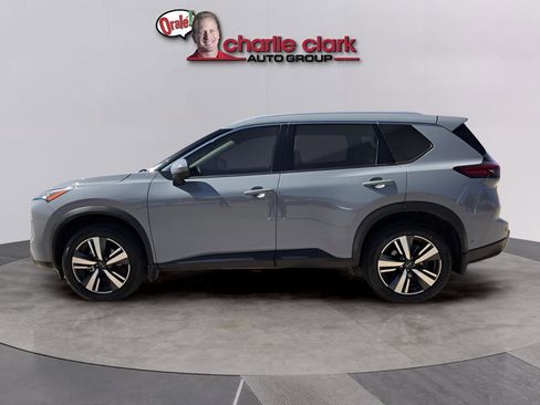 Used 2024 Nissan Rogue SL FWD image 3