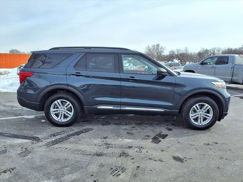 Used 2022 Ford Explorer XLT w/ Equipment Group 202A image 2