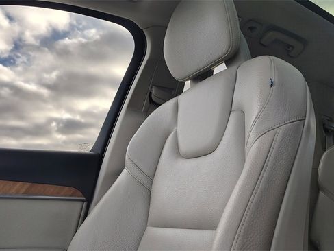 Certified 2022 Volvo XC90 T8 Inscription Expression w/ Advanced Package image 24