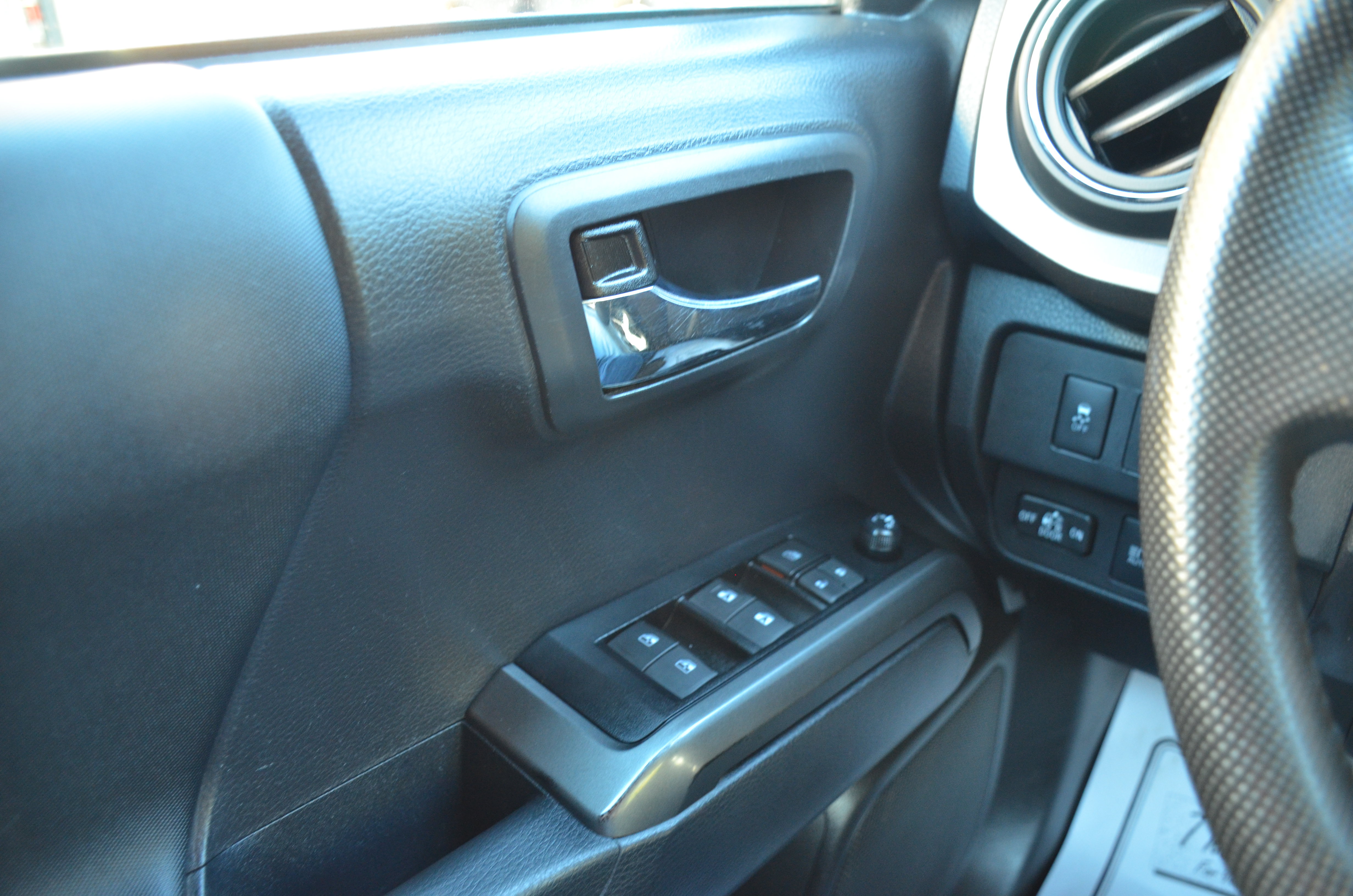Used 2023 Toyota Tacoma TRD Off-Road w/ Technology Package AWD/4WD image 45
